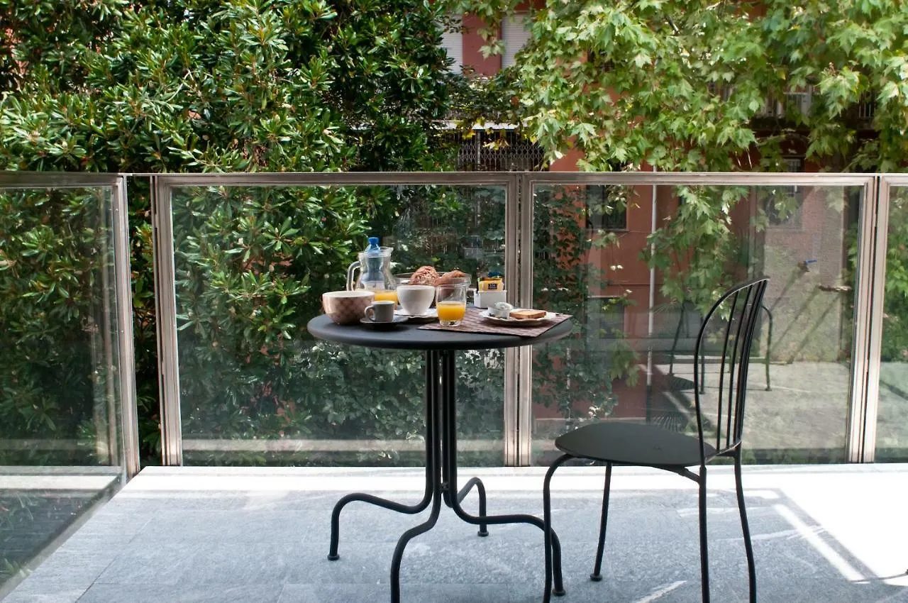 Vela Suites Milano Centro Con Garage Italy